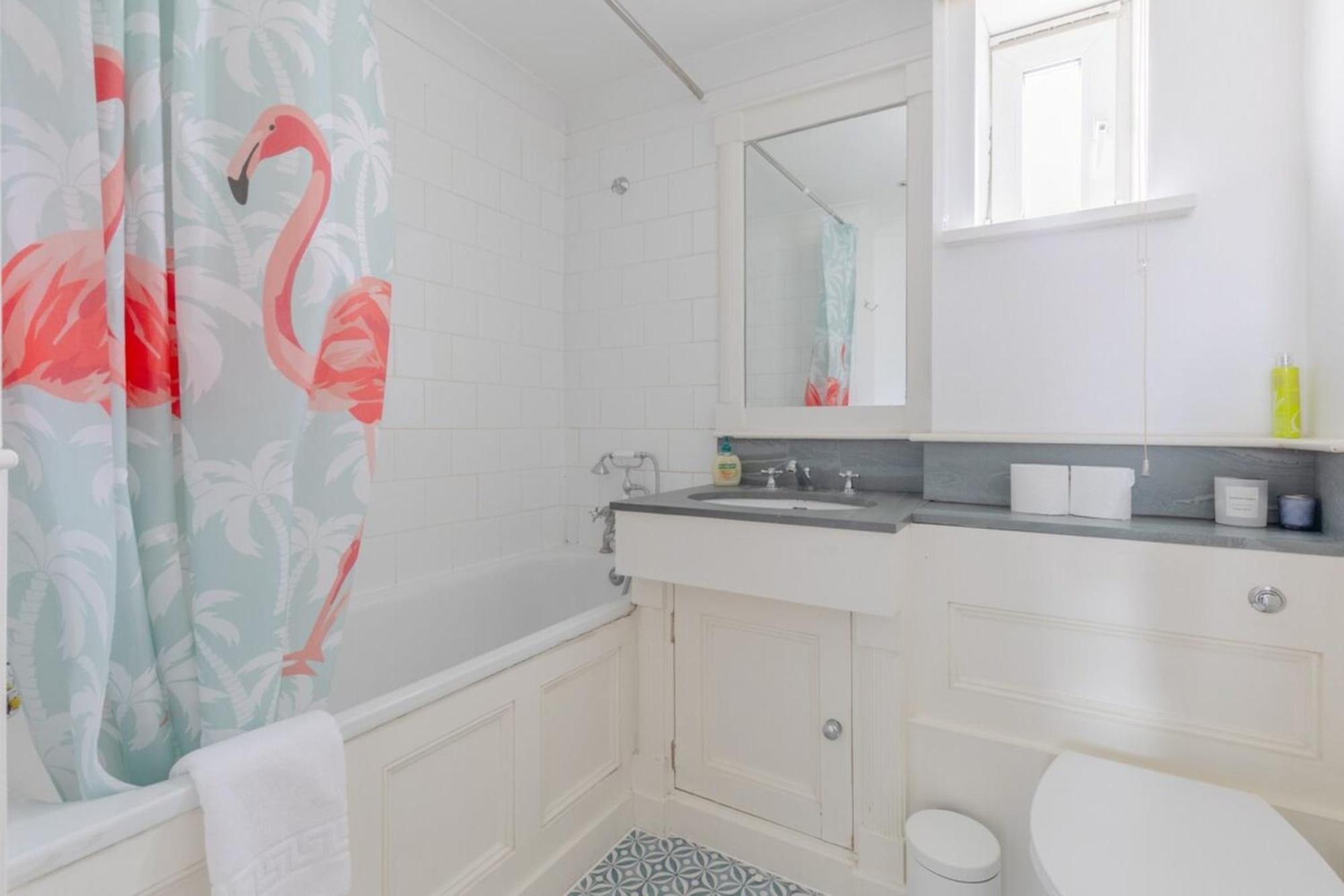 Scandi-style 2bd Maisonette Wgarden Brick Lane! * London