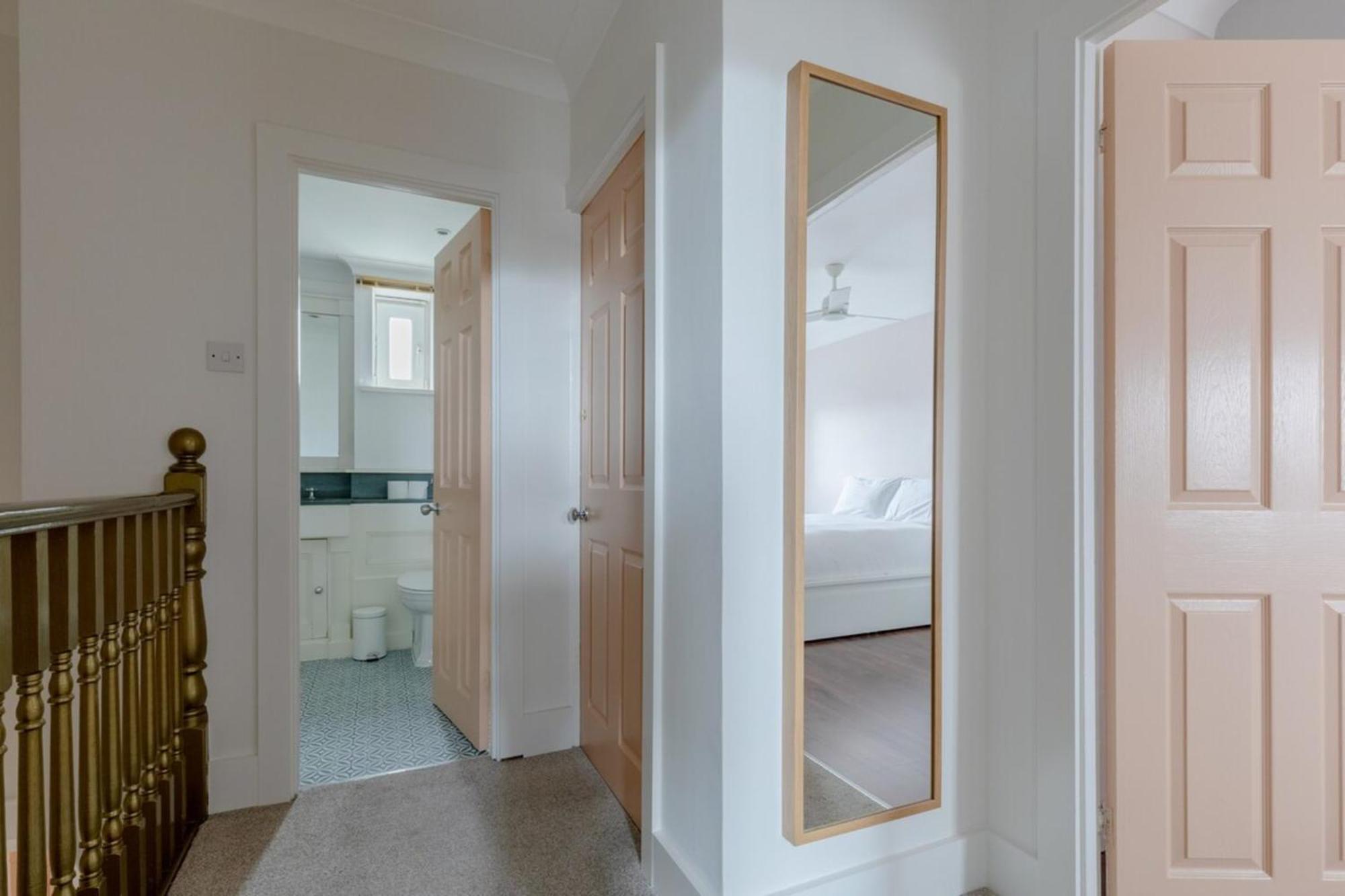 Scandi-style 2bd Maisonette Wgarden Brick Lane! * London